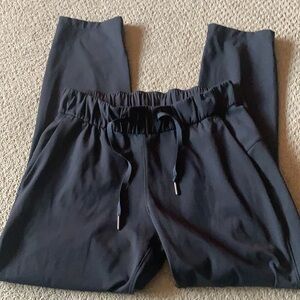 Lululemon on the fly pants size 4 black